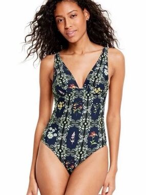 Agua Bendita x Target Dainty Floral Tile Print Cheeky One
Piece Swimsuit+Pareo
